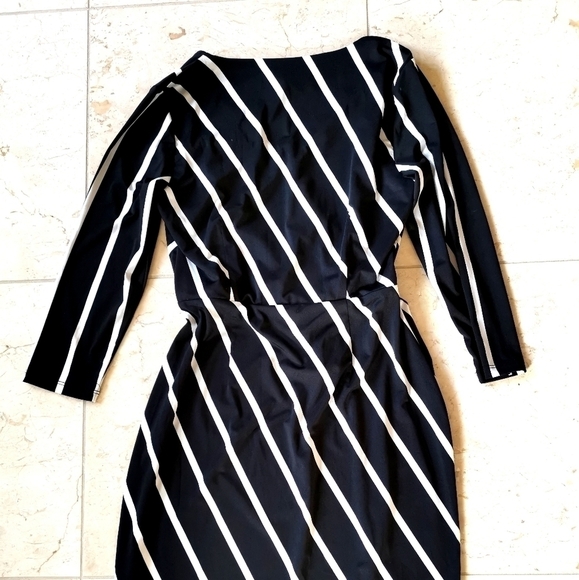 Faux wraparound dress slimming black white dress 3/4 sleeve - Picture 7 of 12